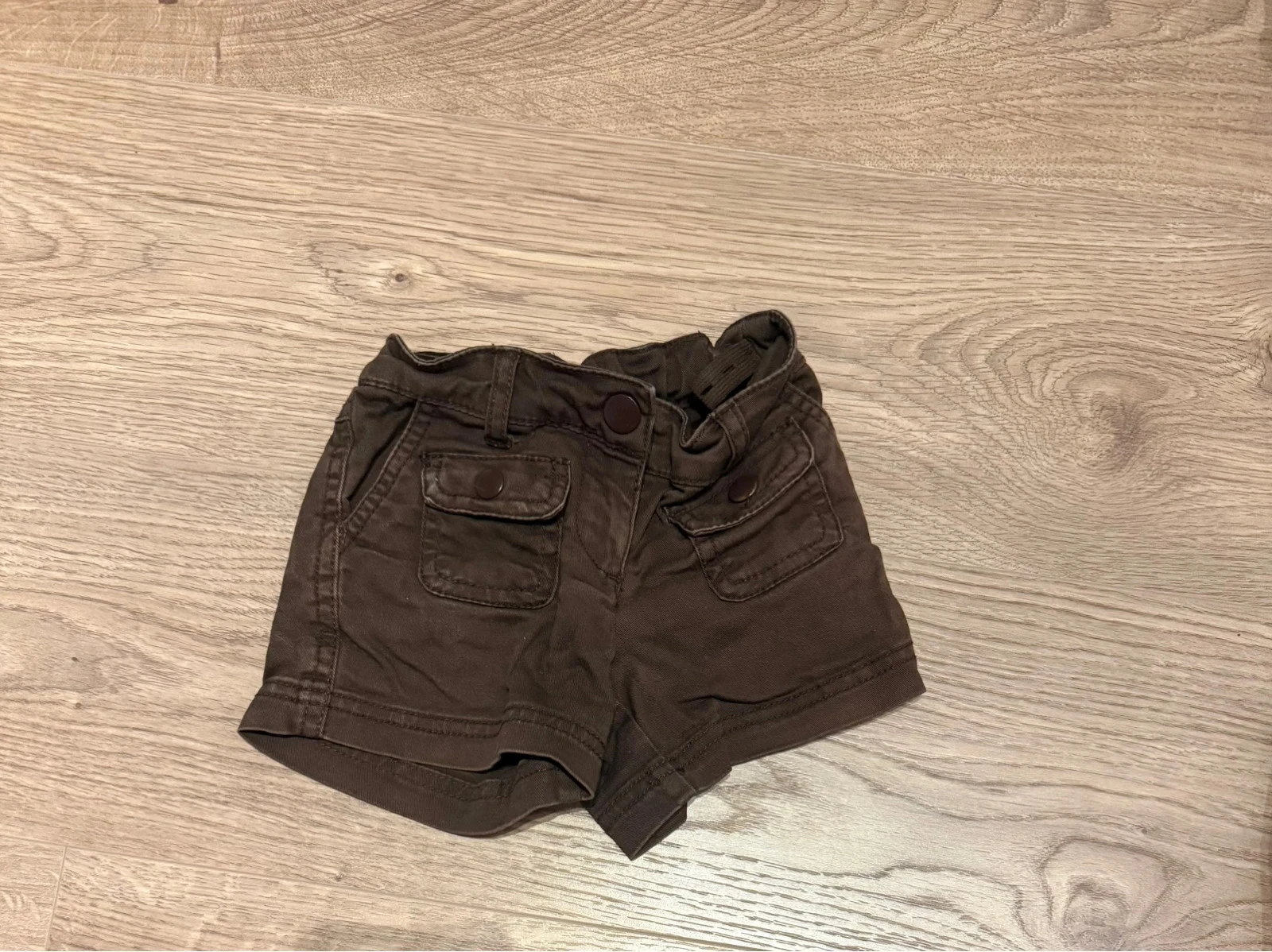 Short fille